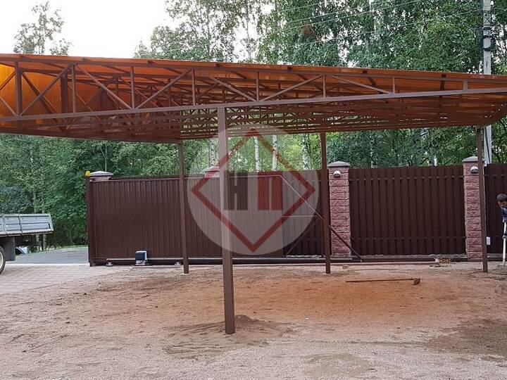 навес с односкатной крышей из сотового поликарбоната