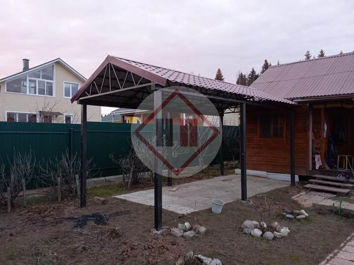 металлический навес с металлочерепицей