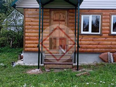 железный двускатный навес для крыльца дома