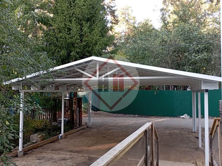 двускатный навес из профнастила для дачи