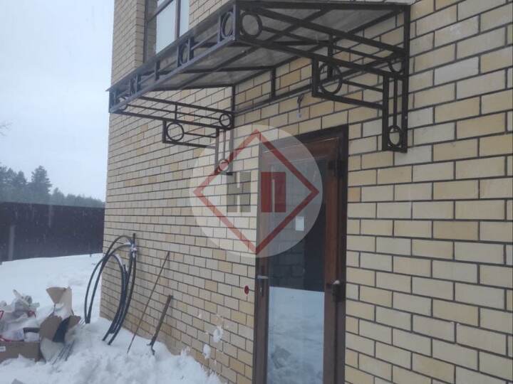односкатный навес из монолитного поликарбоната