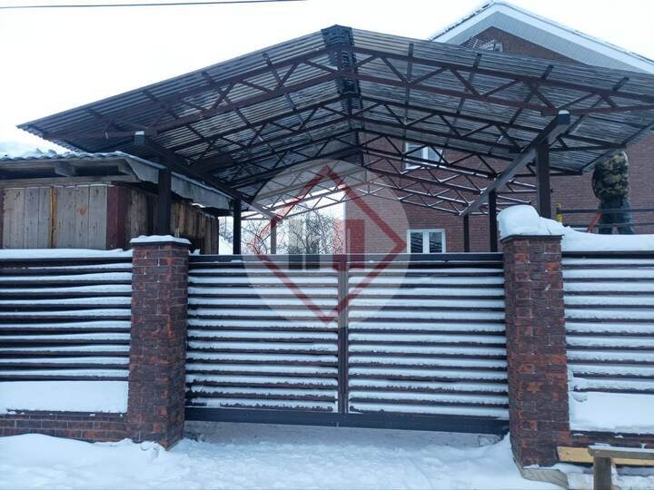 металлический двускатный навес