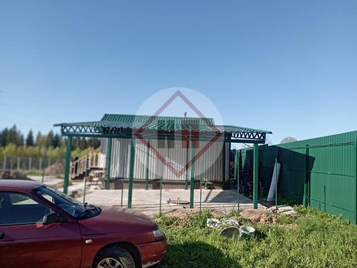 односкатный навес с кровлей из металлочерепицы