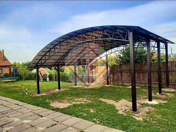 полуарочный навес для коттеджа