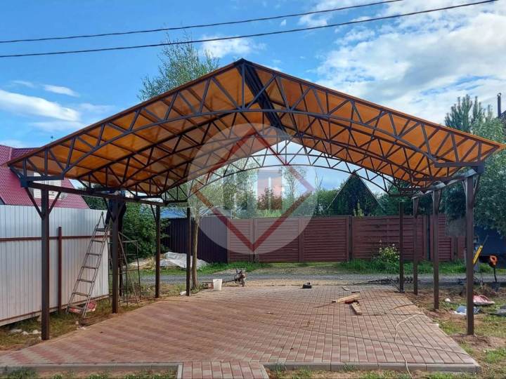 навес двускатный с усиленными фермами для коттеджа