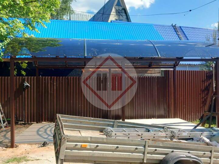 арочный навес с поликарбонатом