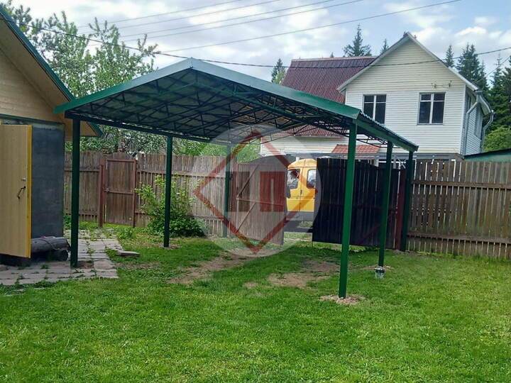 навес для дачи с двускатной кровлей