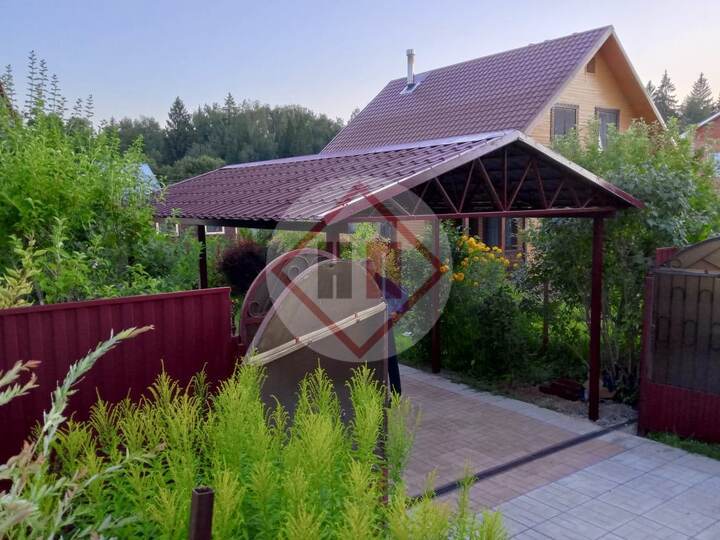 двускатный навес из металлочерепицы