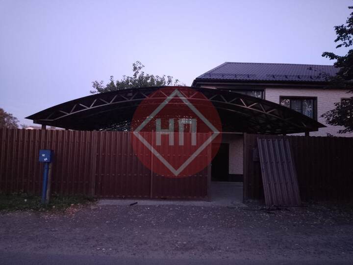 навес арочный с кровлей из поликарбоната