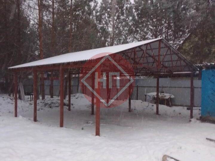 двускатный навес с усиленными фермами