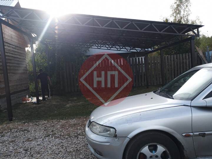 навес с крышей из профнастила