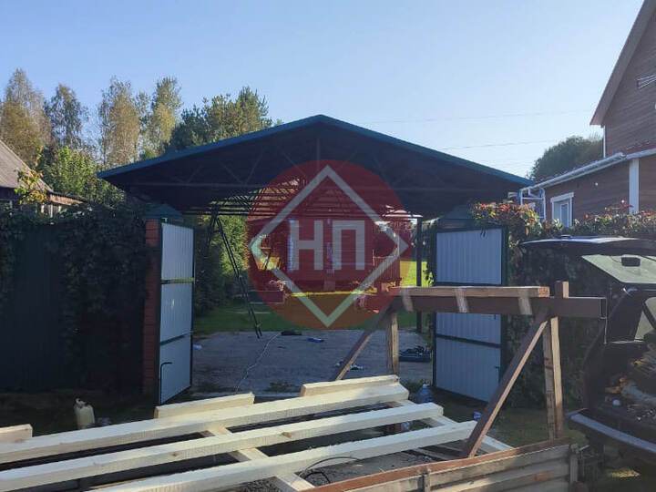 навес из металлочерепицы зеленого цвета