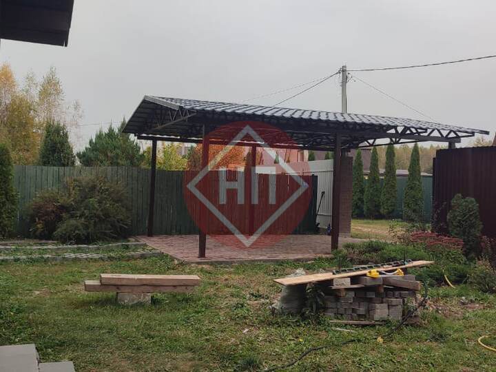 навес для автомобиля с крышей из металлочерепицы