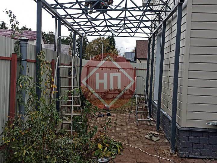 навес примыкающий с сотовым поликарбонатом