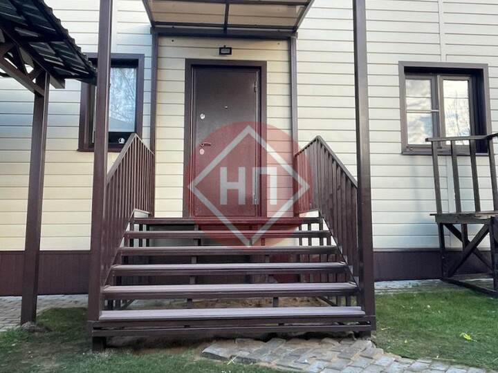 навес из монолитного поликарбоната для крыльца
