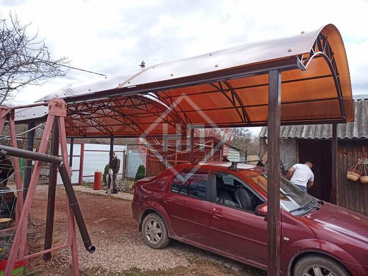 сложный арочный навес из сотового поликарбоната