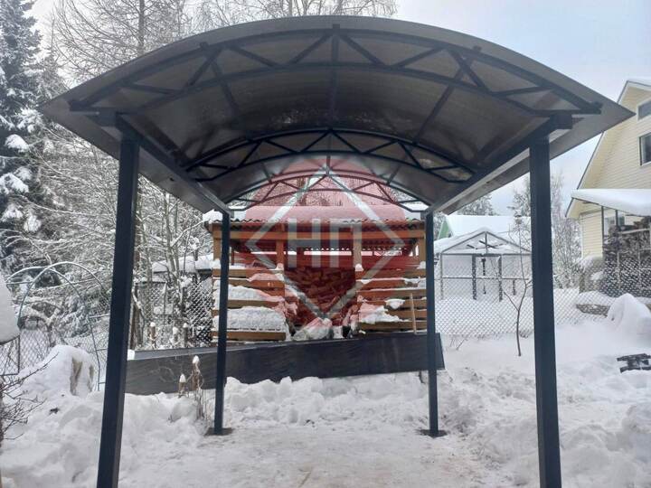 навес для деревянного дома с арочной кровлей