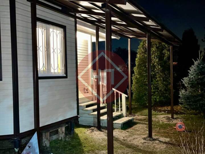 односкатный небольшой навес для дома деревянного