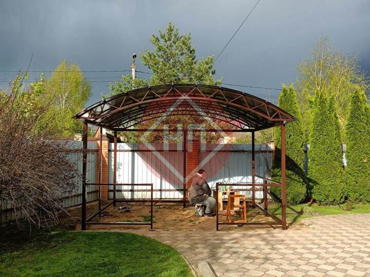 беседка с арочной крышей